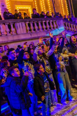 Cospicua, Malta - 6 Aralık 2025, Halkın Tezahürat ve Dansı Gece Sokağında