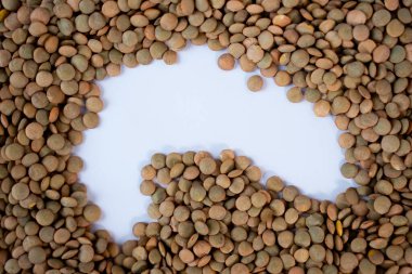 Mercekleri merkez kopya alanı ile tepeden tırnağa sıraladık. Gıda afişi, eko tasarımı veya ambalaj modeli için ideal.