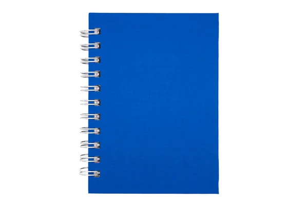 Beyaz arkaplandaki basit mavi spiral defter. Eğitim için temiz kırtasiye malzemesi fotoğrafı, ofis malzemeleri ve okula dönüş içeriği. 