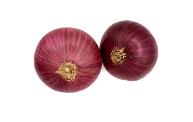 Beyaz arka planda izole edilmiş taze kırmızı soğan manzarası. Yemek pişirmek için organik sebzeler, sağlıklı yiyecekler ve mutfak konseptleri. Yüksek kalite fotoğraf