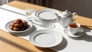 Temiz ve modern iftar yemek sahnesi, sakin ruh hali, ticari Ramazan stok fotoğrafçılığı ve markalaşma için ideal. Yüksek kalite fotoğraf