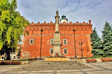 Gotik Sandomierz Belediye Binası, Polonya                               