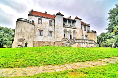 Polonya 'nın Szydowiec kentindeki Rönesans Kalesi