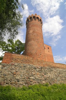 Wiecie Kalesi, Polonya 'nın Vistula ve Wda nehirlerinin kesiştiği noktada, Wiecie' deki kalenin kalıntılarını mahvediyor.                               