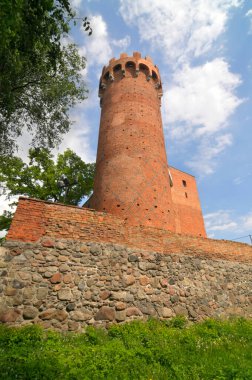 Wiecie Kalesi, Polonya 'nın Vistula ve Wda nehirlerinin kesiştiği noktada, Wiecie' deki kalenin kalıntılarını mahvediyor.                               