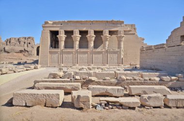 Eski Mısır 'ın en iyi korunmuş tapınak kompleksleri Dendera Tapınağı.