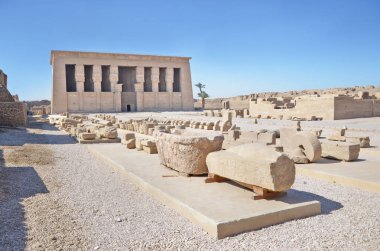 Eski Mısır 'ın en iyi korunmuş tapınak kompleksleri Dendera Tapınağı.