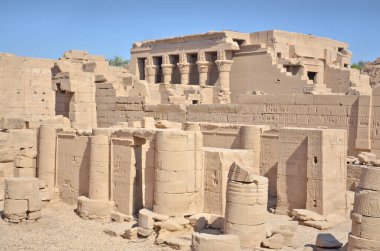 Eski Mısır 'ın en iyi korunmuş tapınak kompleksleri Dendera Tapınağı.