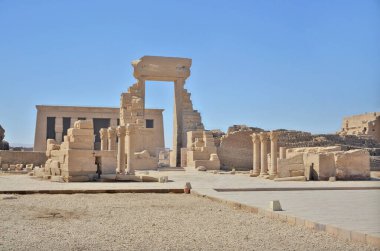 Eski Mısır 'ın en iyi korunmuş tapınak kompleksleri Dendera Tapınağı.