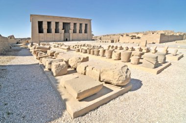 Eski Mısır 'ın en iyi korunmuş tapınak kompleksleri Dendera Tapınağı.