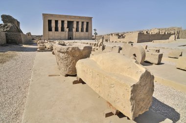 Eski Mısır 'ın en iyi korunmuş tapınak kompleksleri Dendera Tapınağı.