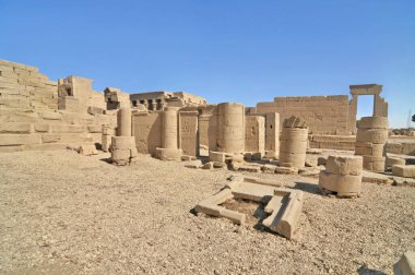 Eski Mısır 'ın en iyi korunmuş tapınak kompleksleri Dendera Tapınağı.