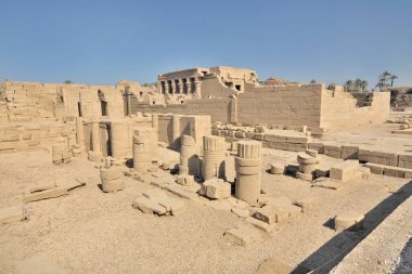 Eski Mısır 'ın en iyi korunmuş tapınak kompleksleri Dendera Tapınağı.
