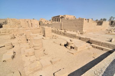 Eski Mısır 'ın en iyi korunmuş tapınak kompleksleri Dendera Tapınağı.