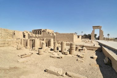 Eski Mısır 'ın en iyi korunmuş tapınak kompleksleri Dendera Tapınağı.