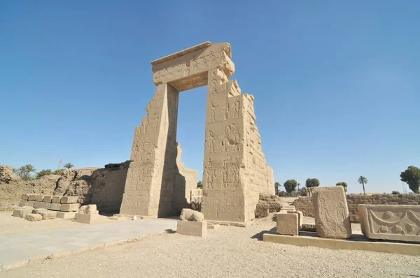 Eski Mısır 'ın en iyi korunmuş tapınak kompleksleri Dendera Tapınağı.