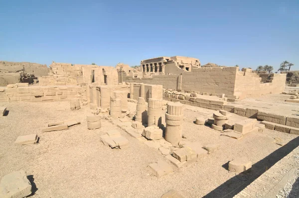 Eski Mısır 'ın en iyi korunmuş tapınak kompleksleri Dendera Tapınağı.