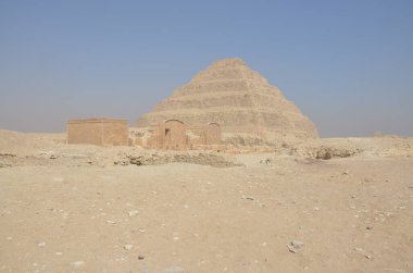 Djoser Piramidine Djoser Adım Piramidi ya da Mısır 'ın Saqara mezarlığında Horus Netjerikhet' in Adım Piramidi denir.