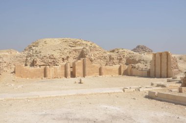 Djoser Piramidine Djoser Adım Piramidi ya da Mısır 'ın Saqara mezarlığında Horus Netjerikhet' in Adım Piramidi denir.