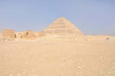 Djoser Piramidine Djoser Adım Piramidi ya da Mısır 'ın Saqara mezarlığında Horus Netjerikhet' in Adım Piramidi denir.