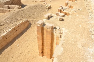 Djoser Piramidine Djoser Adım Piramidi ya da Mısır 'ın Saqara mezarlığında Horus Netjerikhet' in Adım Piramidi denir.