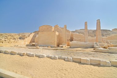 Djoser Piramidine Djoser Adım Piramidi ya da Mısır 'ın Saqara mezarlığında Horus Netjerikhet' in Adım Piramidi denir.