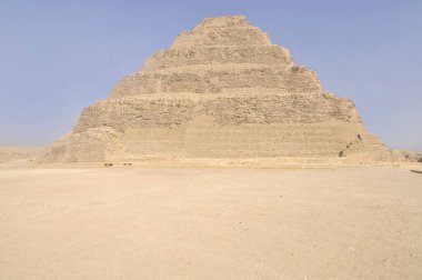 Djoser Piramidine Djoser Adım Piramidi ya da Mısır 'ın Saqara mezarlığında Horus Netjerikhet' in Adım Piramidi denir.