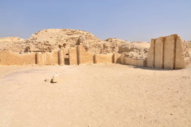 Djoser Piramidine Djoser Adım Piramidi ya da Mısır 'ın Saqara mezarlığında Horus Netjerikhet' in Adım Piramidi denir.