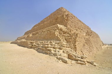 Djoser Piramidine Djoser Adım Piramidi ya da Mısır 'ın Saqara mezarlığında Horus Netjerikhet' in Adım Piramidi denir.