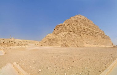 Djoser Piramidine Djoser Adım Piramidi ya da Mısır 'ın Saqara mezarlığında Horus Netjerikhet' in Adım Piramidi denir.