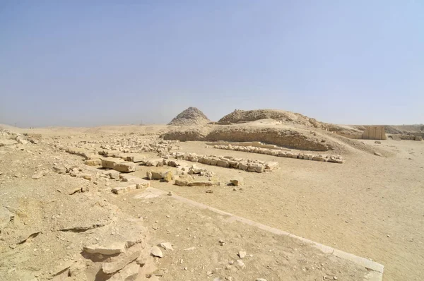 Djoser Piramidine Djoser Adım Piramidi ya da Mısır 'ın Saqara mezarlığında Horus Netjerikhet' in Adım Piramidi denir.