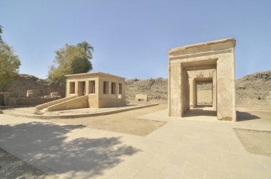 Firavun Kilisesi Senusret I, Amenhotep I ve Tuthmosis III Mısır 'ın Karnak Tapınağı' ndaki açık hava müzesinde.