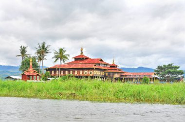 Nga Phe Chaung Manastırı aynı zamanda 
