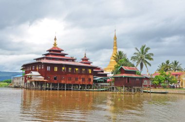 Nga Phe Chaung Manastırı aynı zamanda 