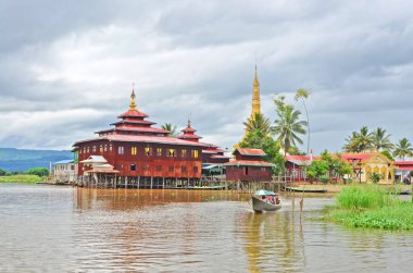 Nga Phe Chaung Manastırı aynı zamanda 