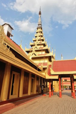 Mandalay Kraliyet Sarayı, Mandalay, Myanmar 'da son Birmanya monarşisinin son kraliyet sarayı.