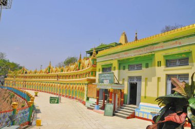 Mandalay, Myanmar yakınlarındaki Sagaing tepesindeki U Min Thonze Tapınağı.