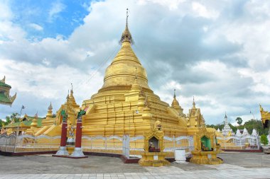 Kuthodaw Pagoda ve resmi adı Mahalawka Marazein Budist stupası, Mandalay 'da yer alan ve Kral Mindon ve Myanmar döneminde inşa edilmiş dünyanın en büyük kitabı.