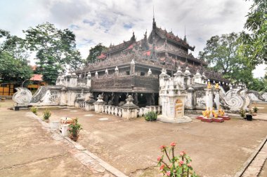 Shwenandaw Manastırı Mandalay Tepesi yakınlarında bulunan tarihi Budist manastırı, Myanmar (eski adıyla Burma))