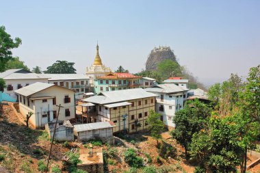 Popa Dağı, zirvede yer alan Budist manastırı Myanmar 'ın, Taung Kalat (kaidesel tepe) ile hareketsiz bir volkandır.