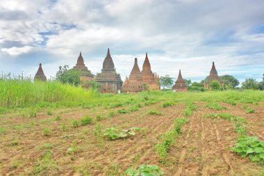 Bagan eski Pagan şehri ve Mandalay 'ın Myanmar Bölgesi' ndeki UNESCO Dünya Mirası Bölgesi 'nde yüzlerce Budist ahmak, pagoda ve yönetimle birlikte.