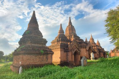 Bagan eski Pagan şehri ve Mandalay 'ın Myanmar Bölgesi' ndeki UNESCO Dünya Mirası Bölgesi 'nde yüzlerce Budist ahmak, pagoda ve yönetimle birlikte.