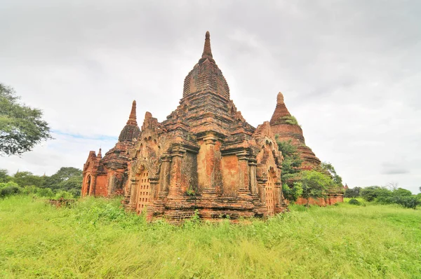 Bagan eski Pagan şehri ve Mandalay 'ın Myanmar Bölgesi' ndeki UNESCO Dünya Mirası Bölgesi 'nde yüzlerce Budist ahmak, pagoda ve yönetimle birlikte.