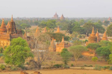 Bagan eski Pagan şehri ve Mandalay 'ın Myanmar Bölgesi' ndeki UNESCO Dünya Mirası Bölgesi 'nde yüzlerce Budist ahmak, pagoda ve yönetimle birlikte.