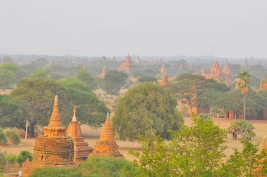 Bagan eski Pagan şehri ve Mandalay 'ın Myanmar Bölgesi' ndeki UNESCO Dünya Mirası Bölgesi 'nde yüzlerce Budist ahmak, pagoda ve yönetimle birlikte.
