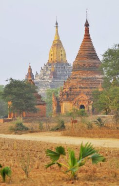 Bagan eski Pagan şehri ve Mandalay 'ın Myanmar Bölgesi' ndeki UNESCO Dünya Mirası Bölgesi 'nde yüzlerce Budist ahmak, pagoda ve yönetimle birlikte.