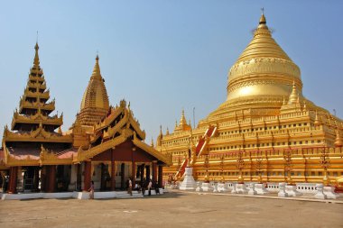 Kraliyet Shwezigon Pagoda veya Shwezigon Paya Bagan 'da eski Pagan antik kenti ve Mandalay' ın Mandalay Bölgesi 'ndeki bir UNESCO Dünya Mirası Alanında eskiden Burma' da yüzlerce Budist stupası, pagoda ve manastırı vardı.