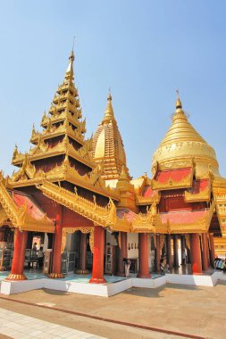 Kraliyet Shwezigon Pagoda veya Shwezigon Paya Bagan 'da eski Pagan antik kenti ve Mandalay' ın Mandalay Bölgesi 'ndeki bir UNESCO Dünya Mirası Alanında eskiden Burma' da yüzlerce Budist stupası, pagoda ve manastırı vardı.