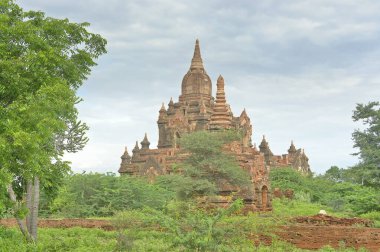 Bagan 'daki Thitsarwadi Tapınağı eski Pagan antik kenti ve eskiden Burma' nın Mandalay Bölgesi 'nde bulunan UNESCO Dünya Mirasları Alanı' nda yüzlerce Budist sersemliği, pagoda ve manastırı vardı.