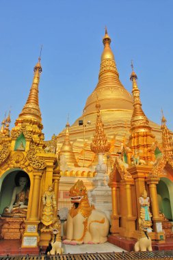 Shwedagon Pagoda UNESCO Dünya Mirası Bölgesi Myanmar 'ın Yangun başkenti Burma' da yüzlerce Budist stupası, pagoda ve manastırı vardı.